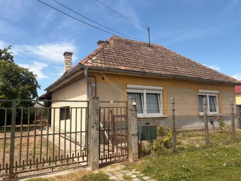 Eladó Ház 9155 Lébény , Gyöngyvirág utca környéke