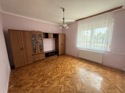 Eladó Ház 9221 Levél , Levél Petőfi Sándor utca környéke 