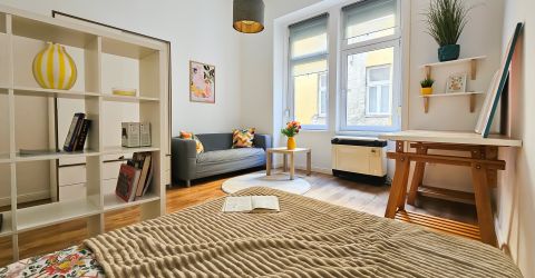 Eladó Lakás 1064 Budapest 6. kerület , KÖRÚTTÓL 3 sarokra, a Vörösmarty utcában - szuper lakás!
