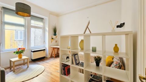 Eladó Lakás 1064 Budapest 6. kerület KÖRÚTTÓL 3 sarokra, a Vörösmarty utcában - szuper lakás!