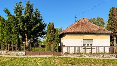Eladó Ház 8438 Veszprémvarsány , 8438 Veszprémvarsány, központi