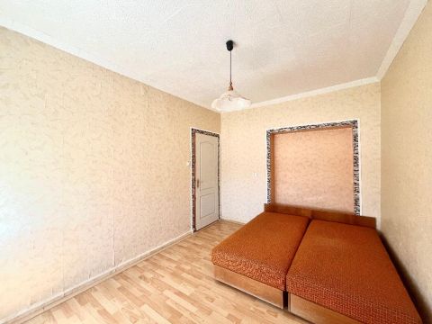 Eladó Ház 8137 Mezőkomárom , 8137 Mezőkomárom, Központ