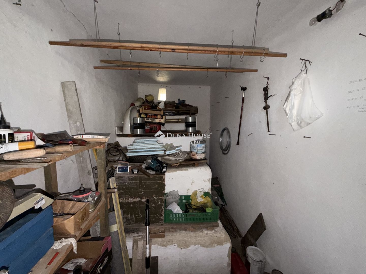 Nagy telkes ingatlan lakórésszel és tárolókkal Kalocsán – HZ083168