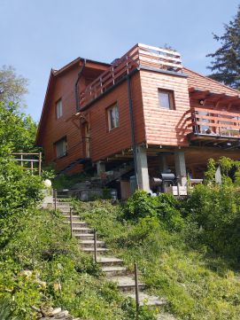 Eladó Ház 2016 Leányfalu , Leányfalu, Tizenhetes u., 2016 Dohányboltnál