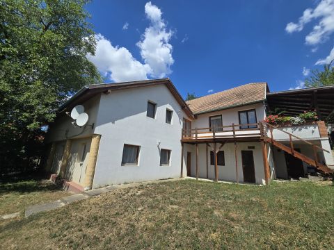 Eladó Lakás 8093 Lovasberény , Lovasberény 128nmm-es ház 