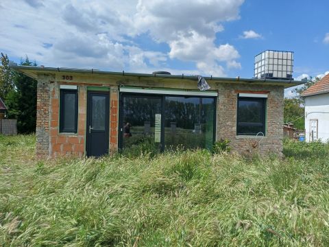 Eladó Ház 2340 Kiskunlacháza , Dunaparthoz közel.