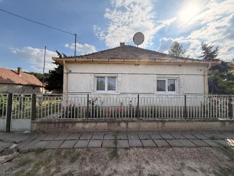 Eladó Ház 2476 Pázmánd , 2476 Pázmánd, Csendes