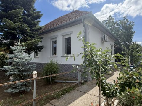 Eladó Ház 2225 Üllő , Vasútállomáshoz közel 