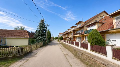 Eladó Lakás 5465 Cserkeszőlő , ALCSONY rezsis kis lakás,liftes házban a Fürdő közelében!