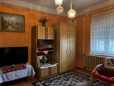 Eladó Ház 5054 Jászalsószentgyörgy , Gazdabolt környékén
