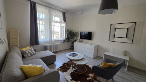 Kiadó Lakás 1136 Budapest 13. kerület , Gyönyörű napfényes, bútorozott, gépiesített lakás kiadó