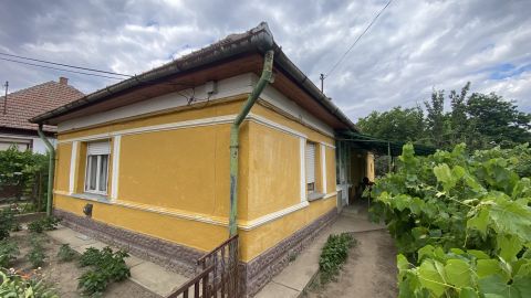 Eladó Ház 2764 Tápióbicske Remek lokációban jó állapotú vályogház