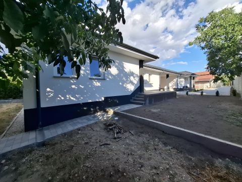 Eladó Ház 2360 Gyál új építésű, nappali + 3 szobás ikerfél