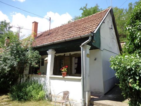 Eladó Ház 2642 Nógrád , - a kertből a  Nógrádi VÁRBA sétálva