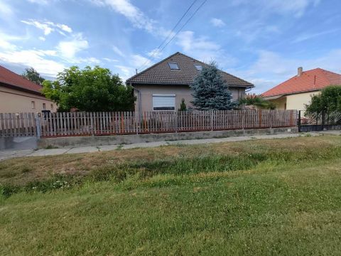 Eladó Ház 7140 Bátaszék , 7140 Bátaszék, Újtelep