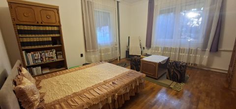 Eladó Ház 6000 Kecskemét , Katonatelep nappali + 4 szobás kertesház 