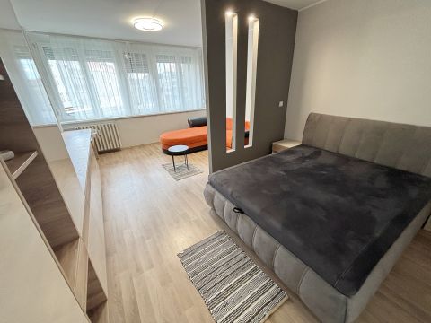 Kiadó Lakás 9700 Szombathely , fullos garzon lakásnak/irodának kiadó, bútorozott-gépesített