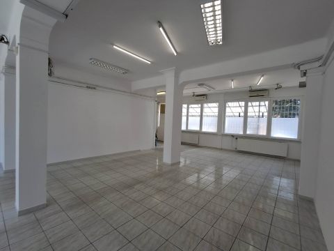 Eladó Üzlethelyiség 4100 Berettyóújfalu 