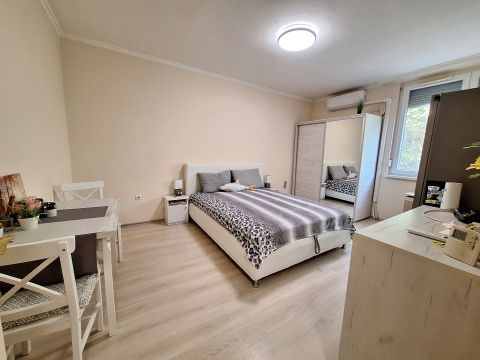 Eladó Lakás 6000 Kecskemét FELÚJÍTOTT GARZON A KÓRHÁZ KÖZELÉBEN