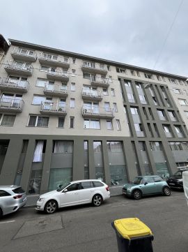 Eladó Lakás 1076 Budapest 7. kerület , 2016-ban átadott házban, másfél szobás, berendezett LAKÁS