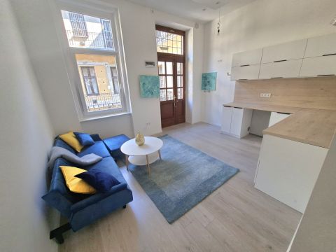 Eladó Lakás 1092 Budapest 9. kerület , ***RÁDAY UTCÁBAN NAPPALI+ 2 HÁLÓS LAKÁS ***
