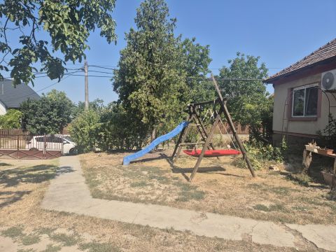 Eladó Ház 8600 Siófok egyszintes családi ház 1030 nm-es sarok telken
