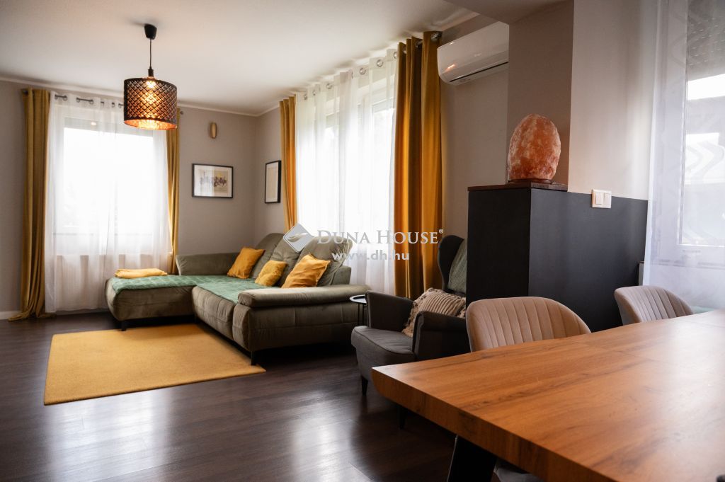2360 Gyál , Újépítésű környezetben, modern ikerház — 1/23