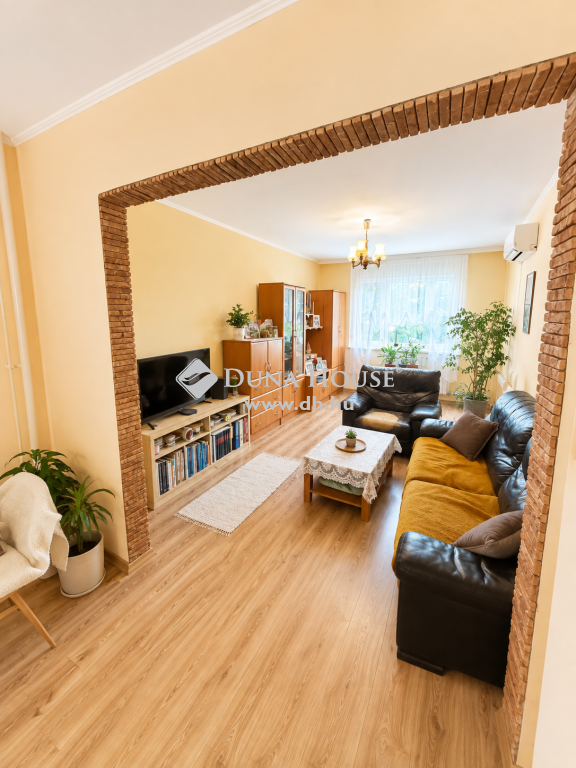 8200 Veszprém , Halle utca közelében — 1/9