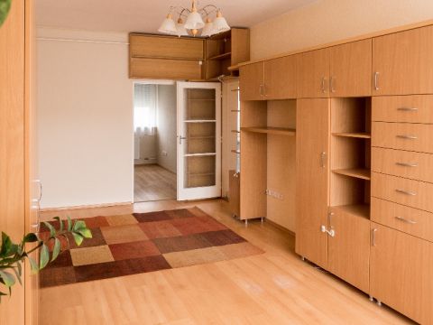 Eladó Lakás 8000 Székesfehérvár 