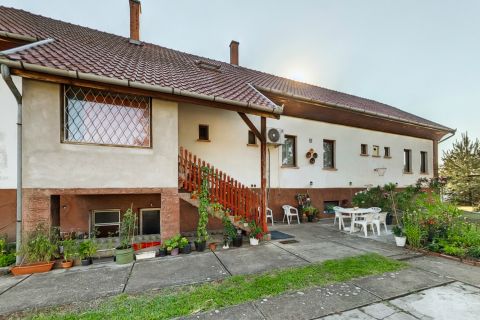 Eladó Ház 6065 Lakitelek Lakitelek szélén kétgenerációs családi ház eladó