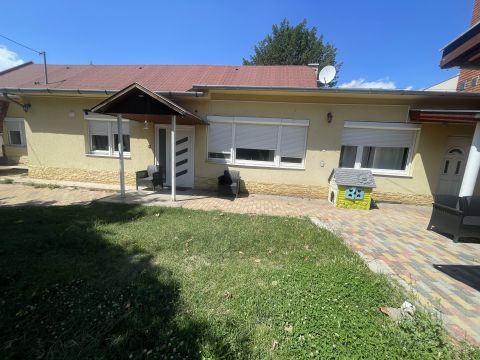 Eladó Ház 6000 Kecskemét , Gyorsan költözhető ház a központhoz közel!