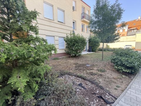 Eladó Lakás 6000 Kecskemét Kecskemét belvárosban nappali+2 szobás egyedi lakás