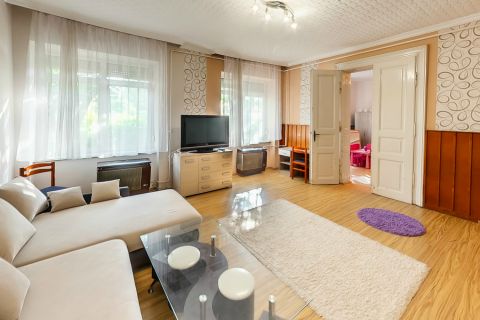 Eladó Lakás 2750 Nagykőrös , Jó állapotú, kertkapcsolatos lakás, a Szolnoki úton!