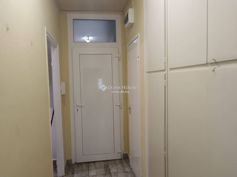 Eladó Lakás 2700 Cegléd 