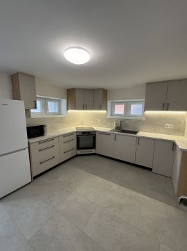 Kiadó Lakás 6044 Kecskemét , EGYETEMISTÁKNAK,pároknak kiváló lehetőség