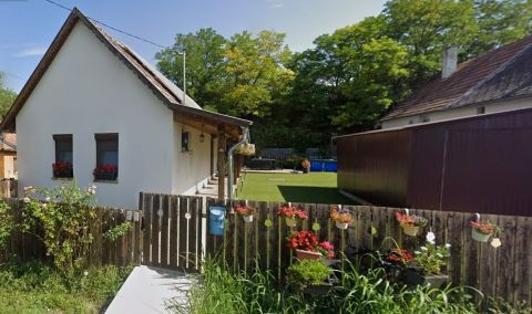 Eladó Ház 8089 Vértesacsa , Örökpanorámás, modernizált parasztház eladó!