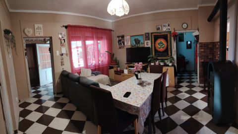 Eladó Ház 2344 Dömsöd , Bővíthető családi ház a központban
