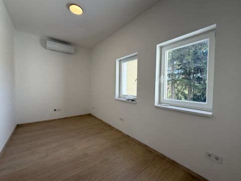 Eladó Lakás 9400 Sopron , Teljeskörűen felújított 2 szoba+nappalis lakás eladó!
