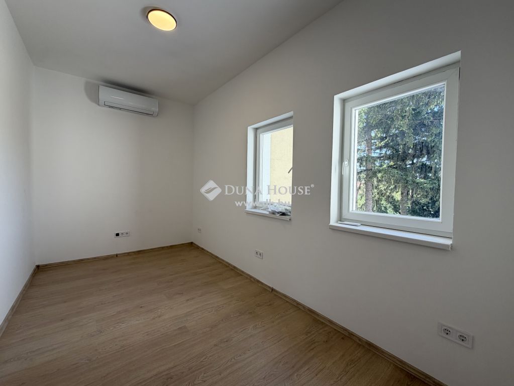 9400 Sopron , Teljeskörűen felújított 2 szoba+nappalis lakás eladó! — 1/13