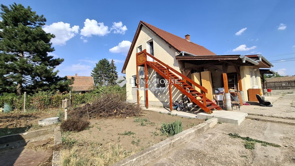 2162 Őrbottyán , FELÚJÍTOTT,3 SZOBÁS EMELETI LAKÁS ŐRBOTTYÁNBAN SAJÁT KERTTEL — 1/11