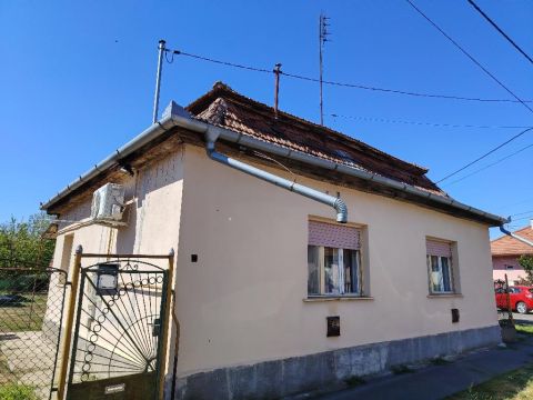 Eladó Ház 5000 Szolnok 5000 Szolnok, csendes