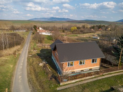 Eladó Ház 3052 Csécse , Nagy telkes szerkezetkész családi ház