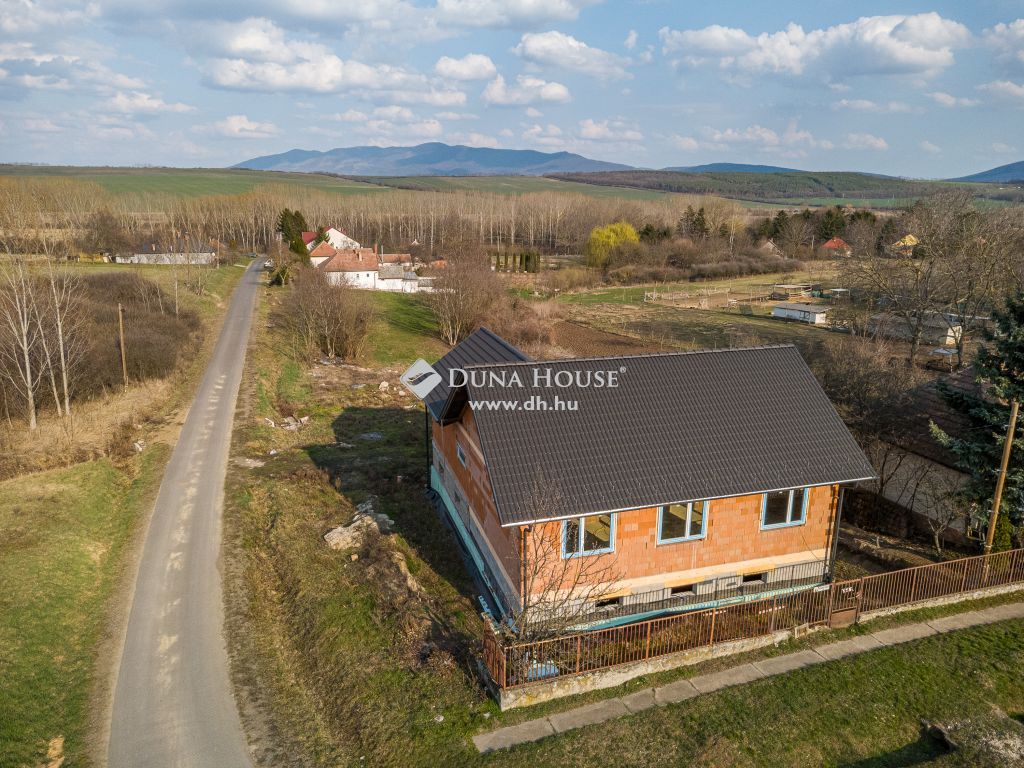 3052 Csécse , Nagy telkes szerkezetkész családi ház — 1/19
