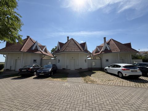 Eladó Lakás 2481 Velence 2481 Velence Kemping u Recepció