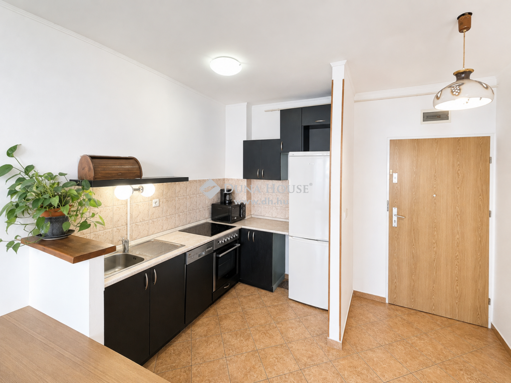 8200 Veszprém , Veszprém Vécsey Károly utca — 1/9
