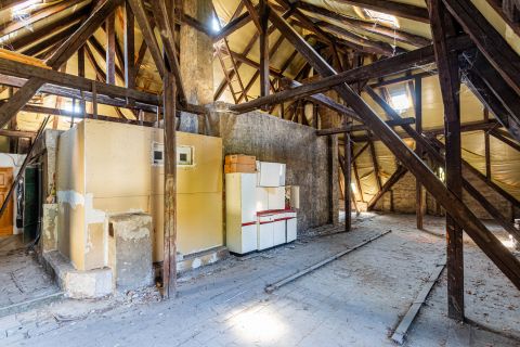 Eladó Lakás 1026 Budapest 2. kerület Pasaréti villa teljes manzárd jellegű tetőszintje,autóbeálló