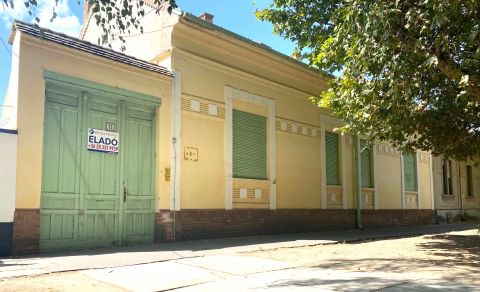 Eladó Ház 5900 Orosháza , Orosháza főutcáján Nagypolgári felujitandó ház eladó
