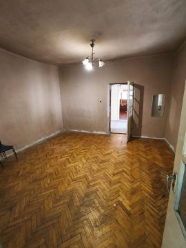 Eladó Ház 6075 Páhi Páhin felújitandó családi ház eladó
