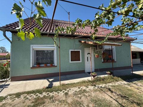 Eladó Ház 2750 Nagykőrös , 3 SZOBÁS CSALÁDI HÁZ A TABÁN VÁROSRÉSZBEN