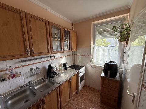 Eladó Lakás 6000 Kecskemét , 2.emeleti 3 szobás, parkra néző erkélyes lakás eladó